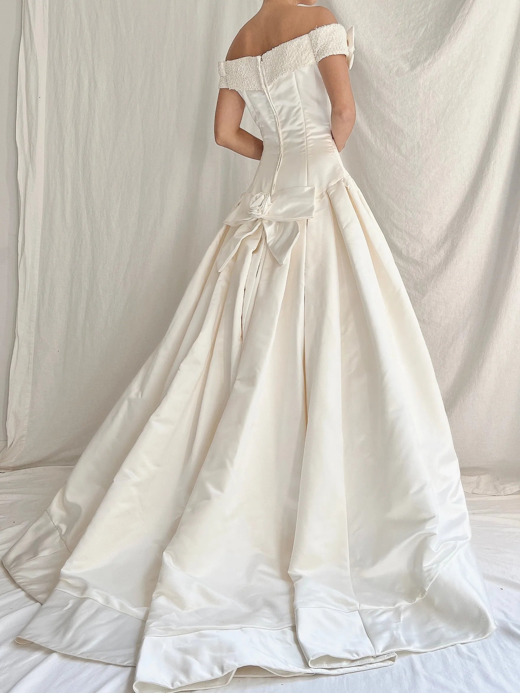 2000s Demetrios Satin Off-the-Shoulder Gown - XS/2-4