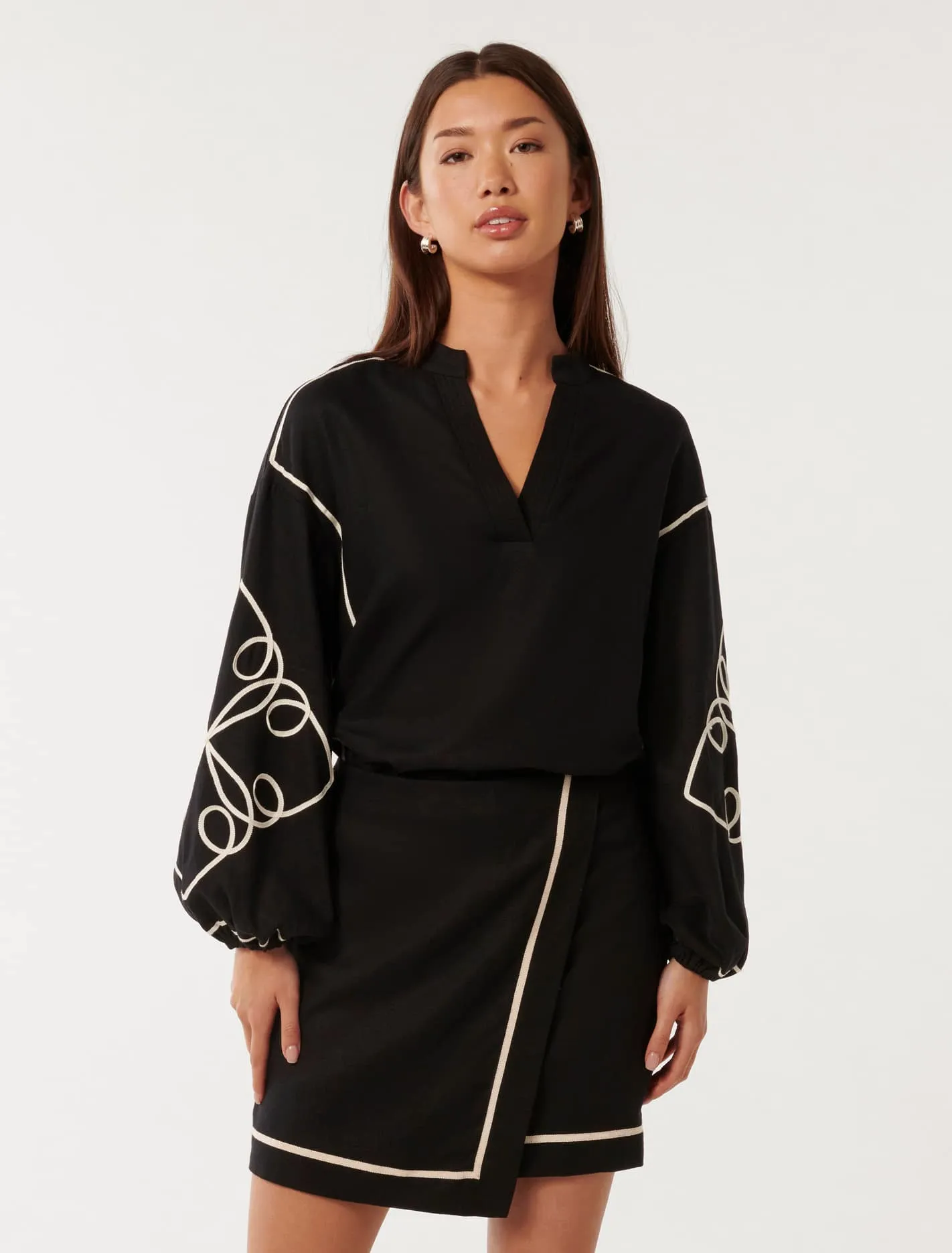 Claude Applique Detail Top