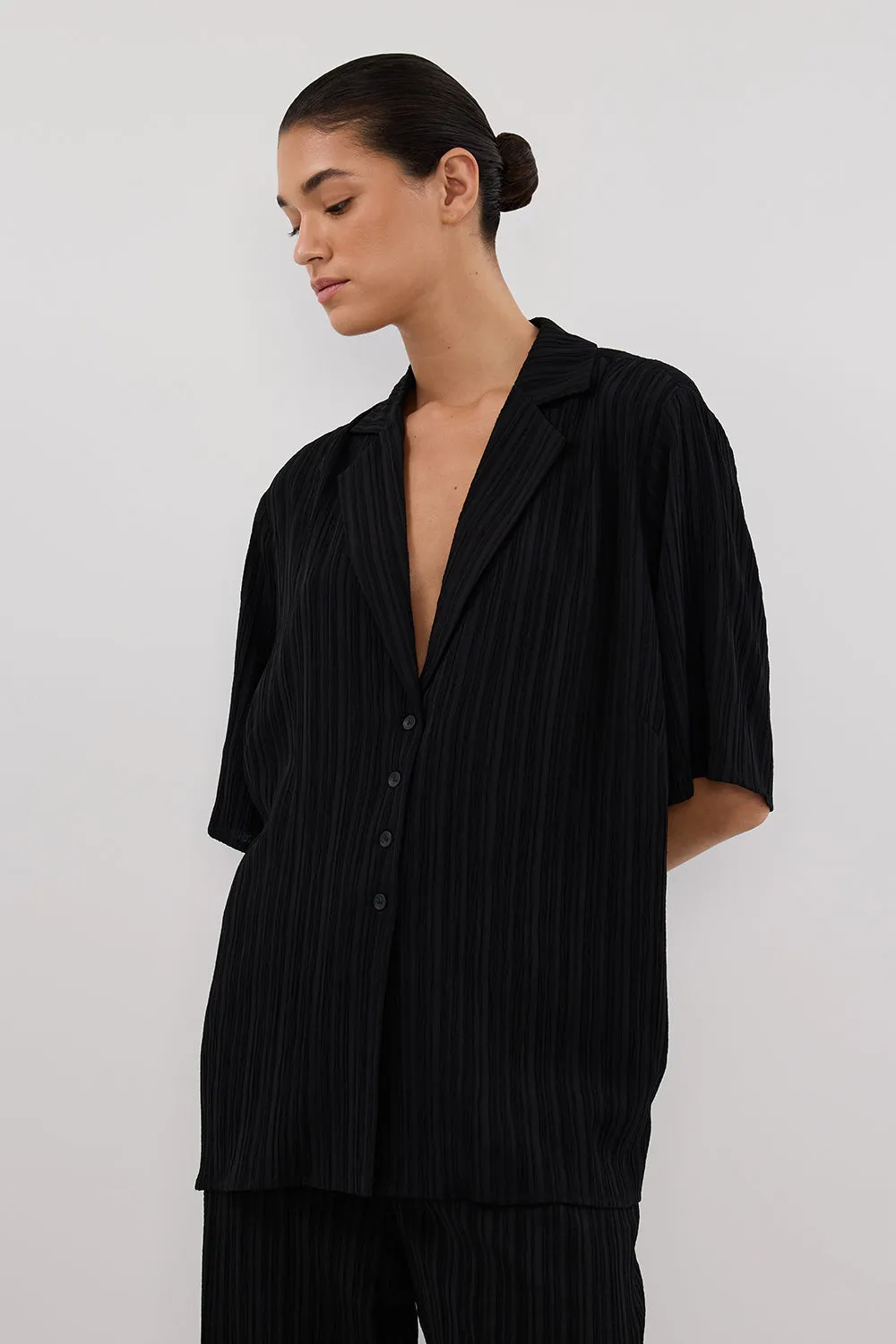 LOZ BLACK SHORT SLEEVE SHIRT