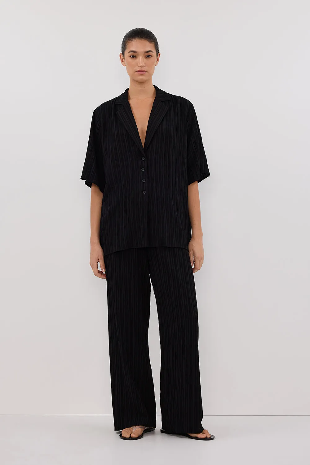 LOZ BLACK SHORT SLEEVE SHIRT