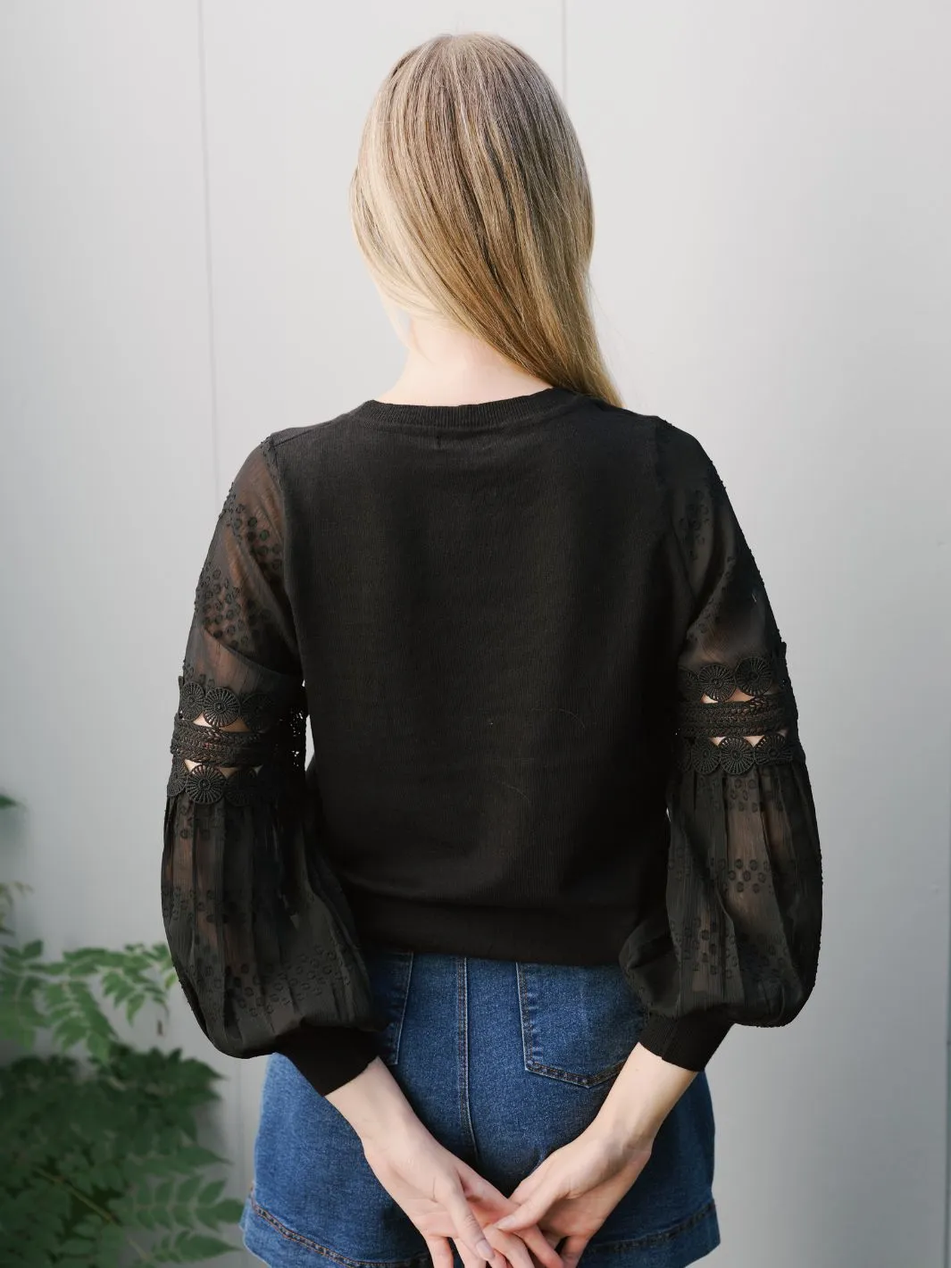 STATEMENT SLEEVE KNIT
