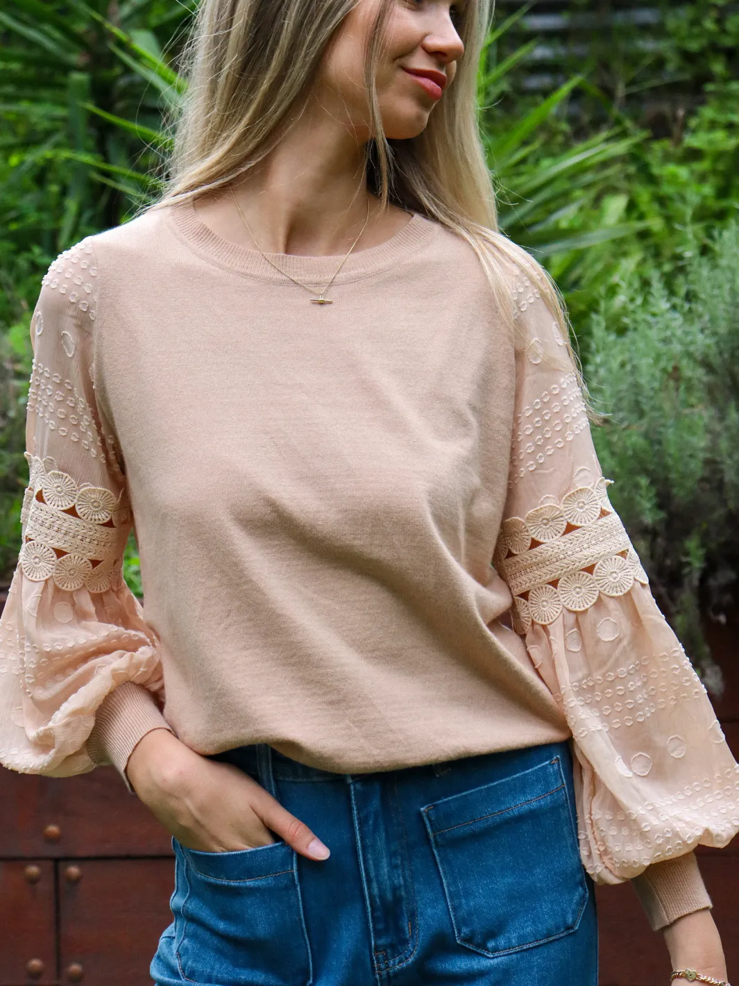 STATEMENT SLEEVE KNIT