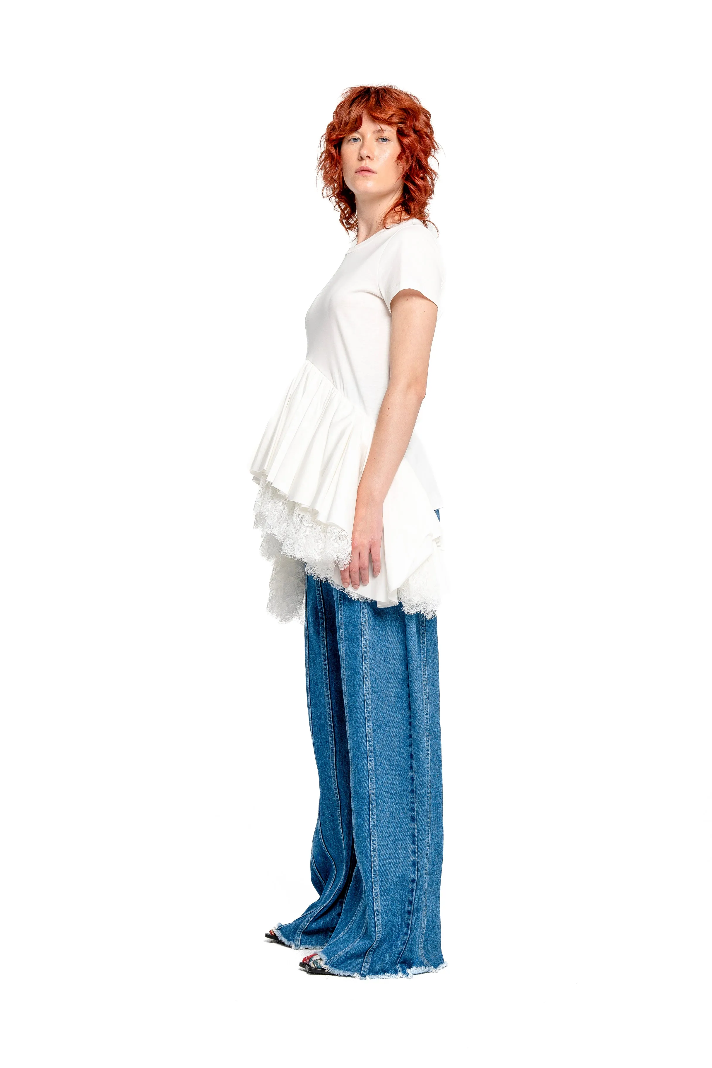 WHITE CAP SLEEVE T-SHIRT WITH FRILL AND LACE HEM