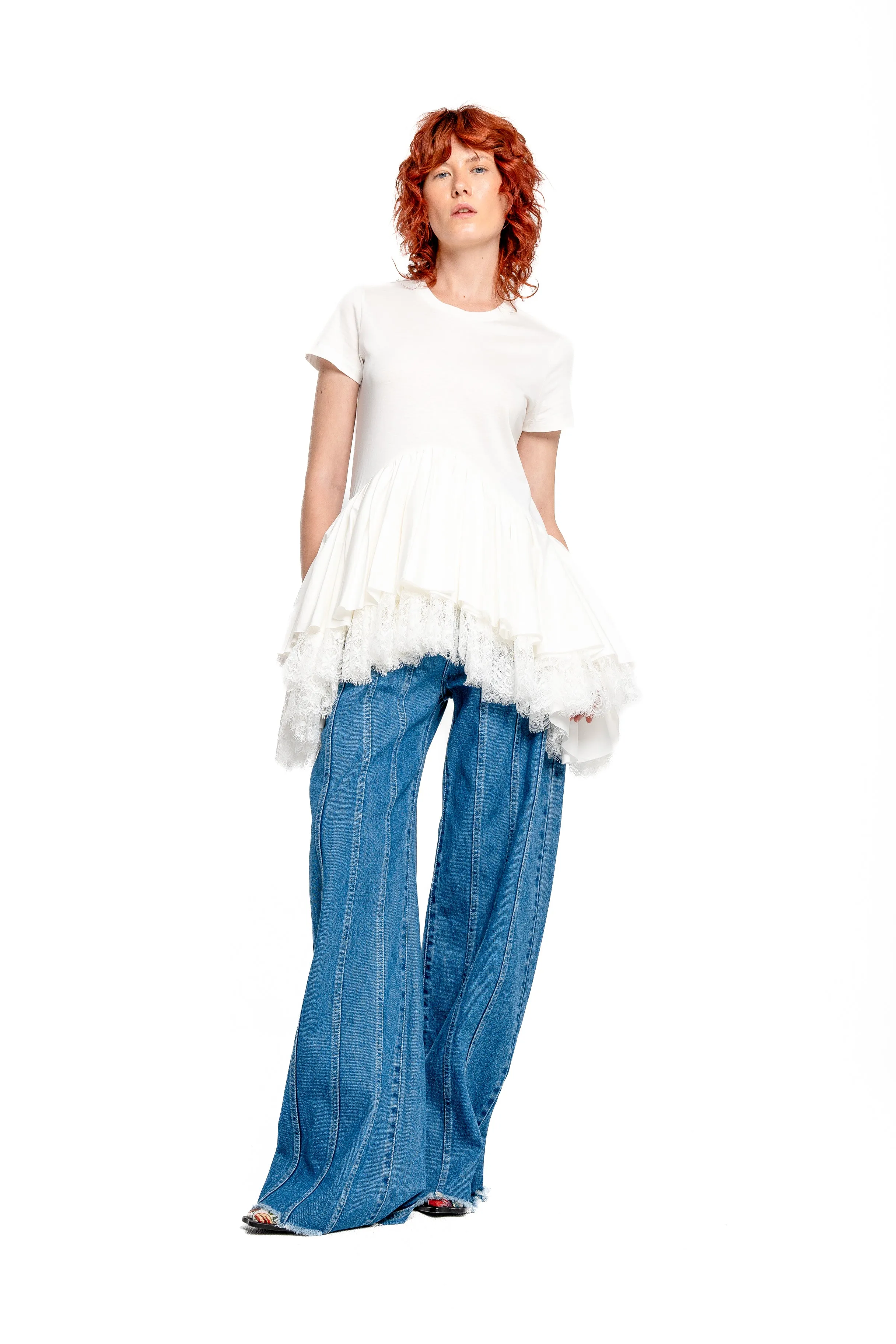 WHITE CAP SLEEVE T-SHIRT WITH FRILL AND LACE HEM